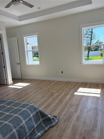 Building Photo - 14733 Sunset Dr