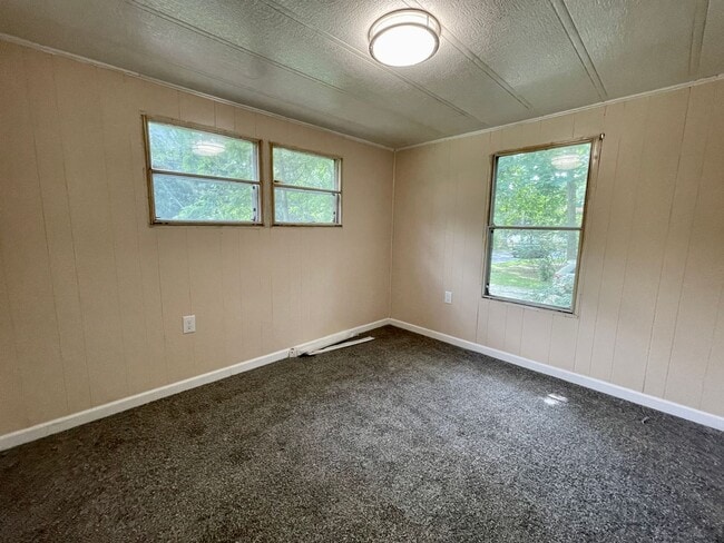 Building Photo - Spacious 2 bed, 1.5 bath Home FOR RENT in ...