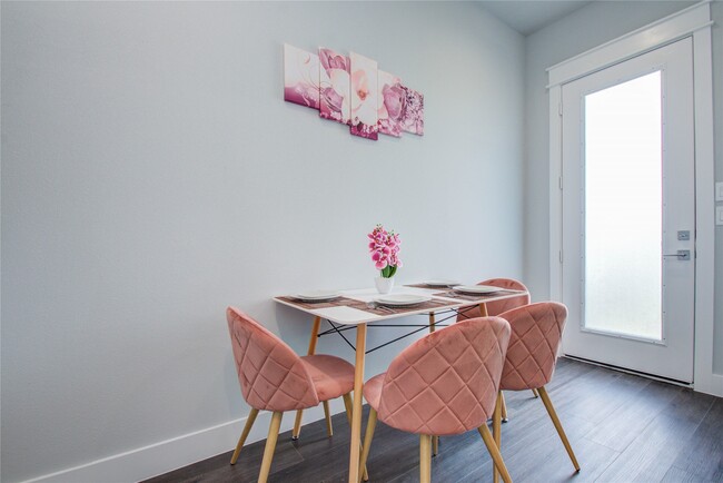 Building Photo - 2549 Hollister Rd