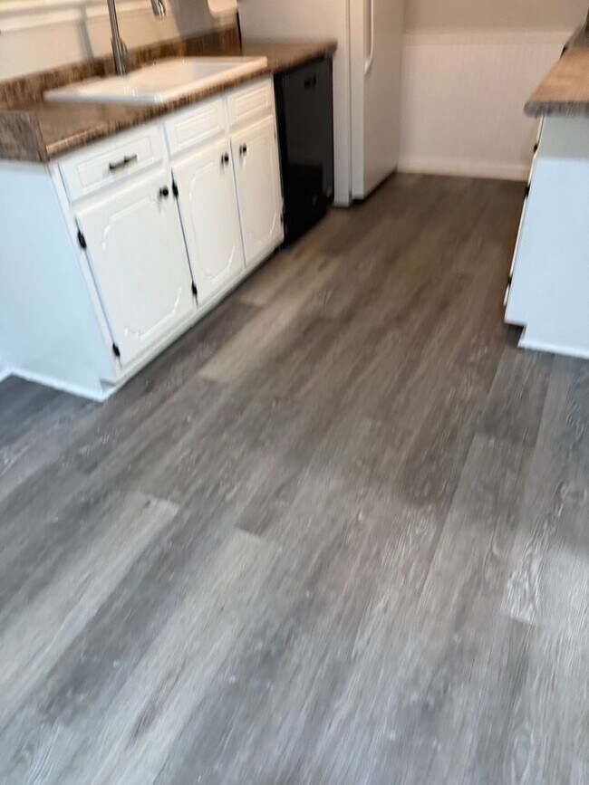 Building Photo - 3 Bedroom in Springhill ISD