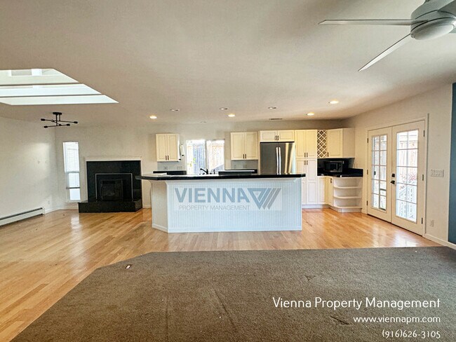 Building Photo - Beautiful Loomis Solar Home with Pool and Spa!!