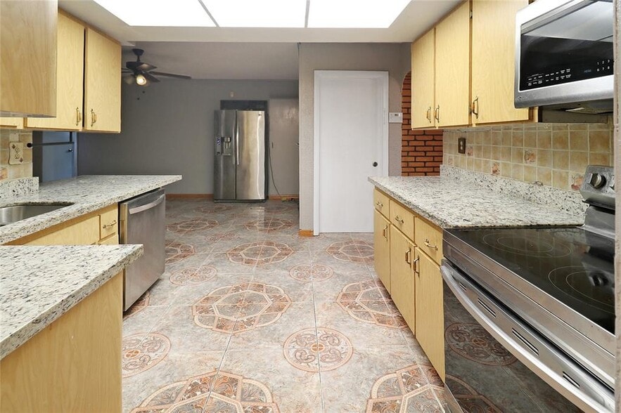 Building Photo - 3241 NW 40th St