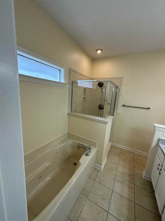 Building Photo - 1093 River Isle Dr