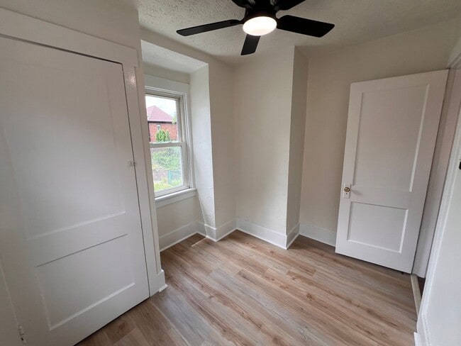 Building Photo - Pittsburgh - 4 Bedroom 2 Bathroom - Recent...