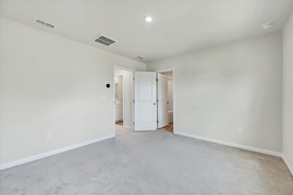 Building Photo - 5941 River Landing Dr