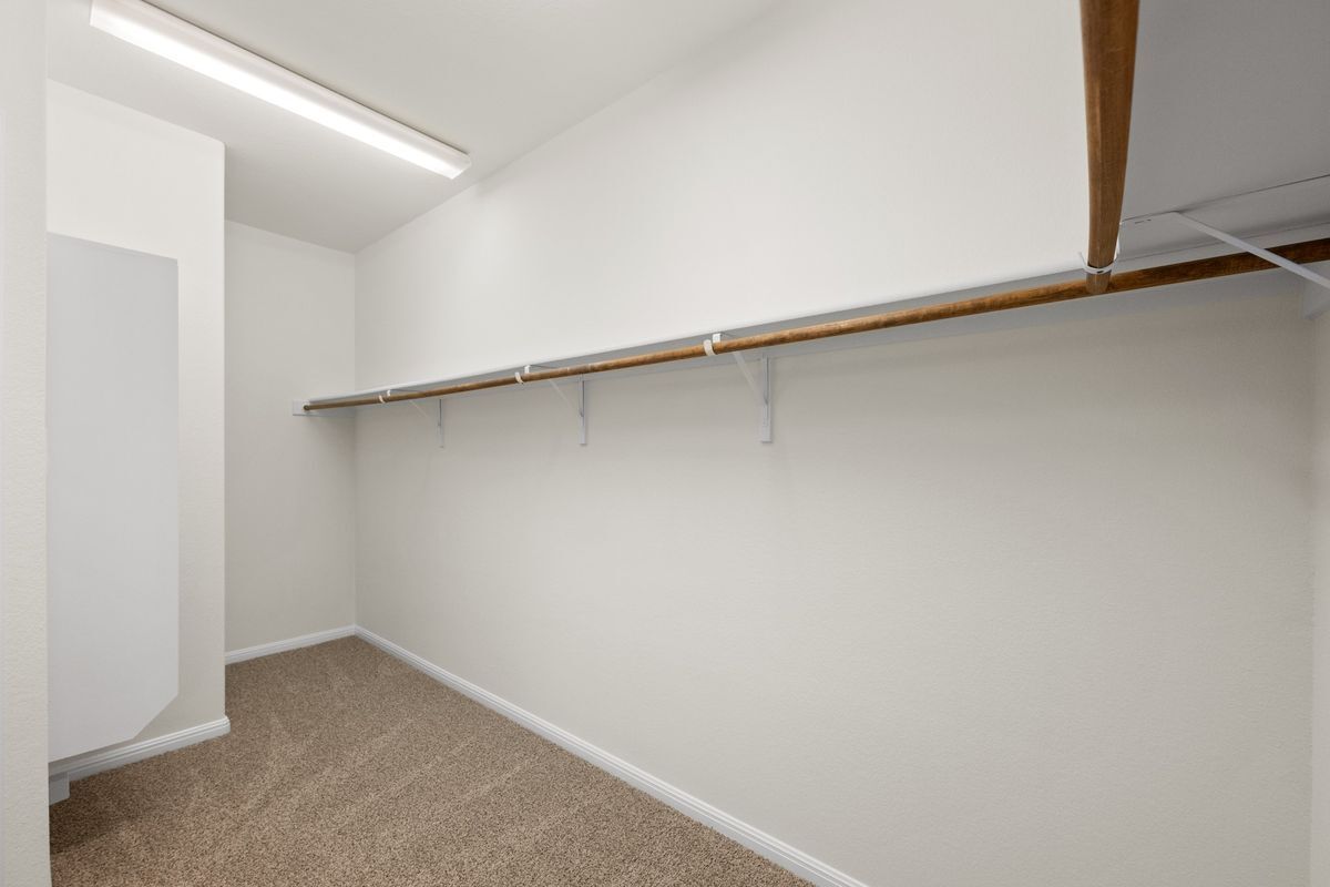 Building Photo - 608 Royal Burgess Dr