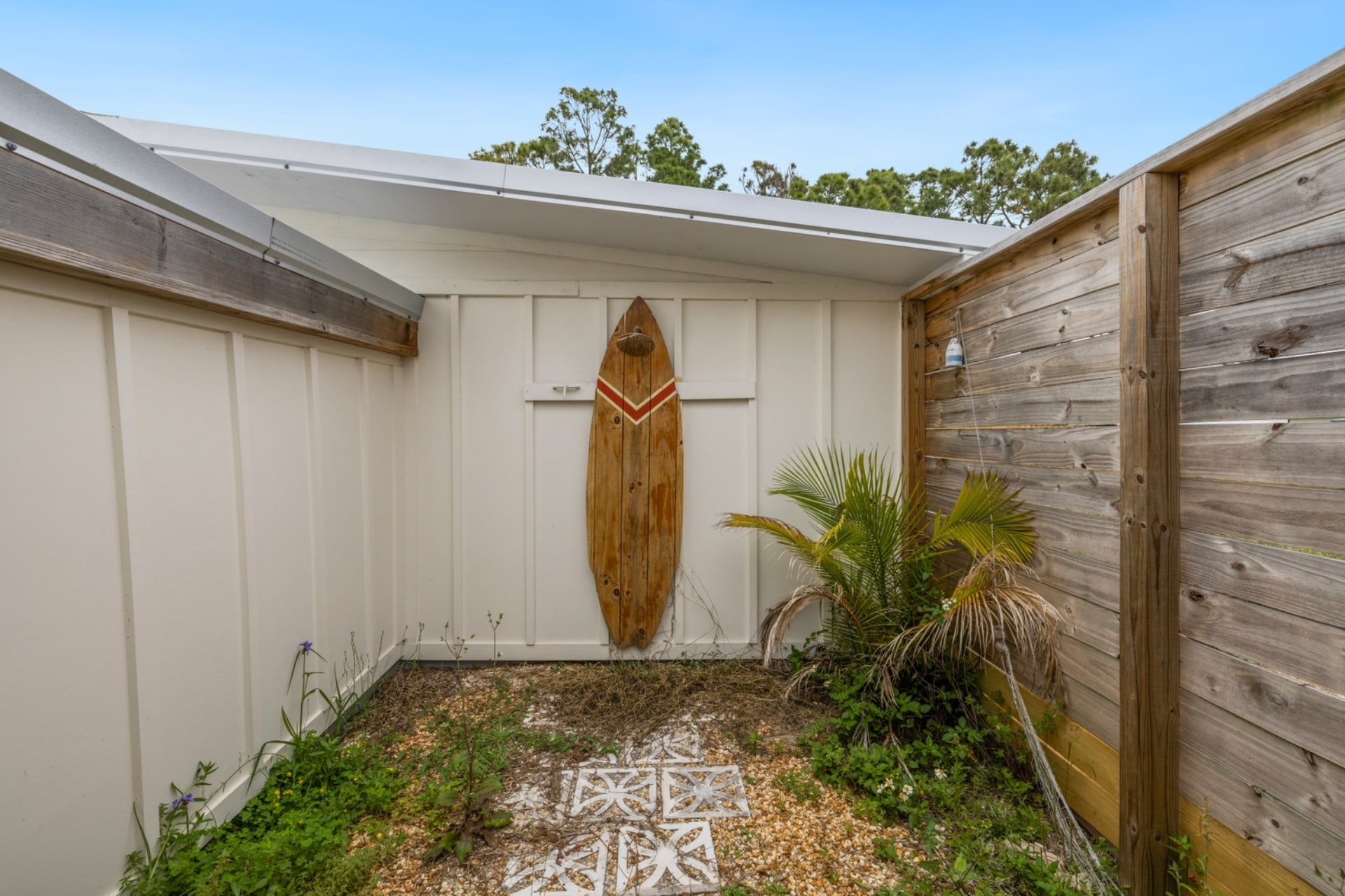 Building Photo - 5616 Pinetree Ave
