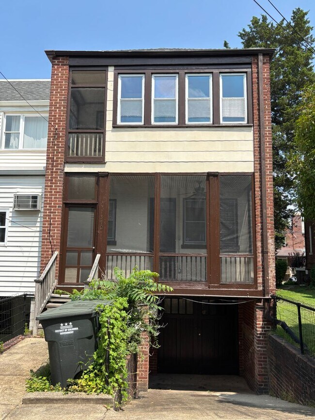 Building Photo - 1370 Sheridan St NW