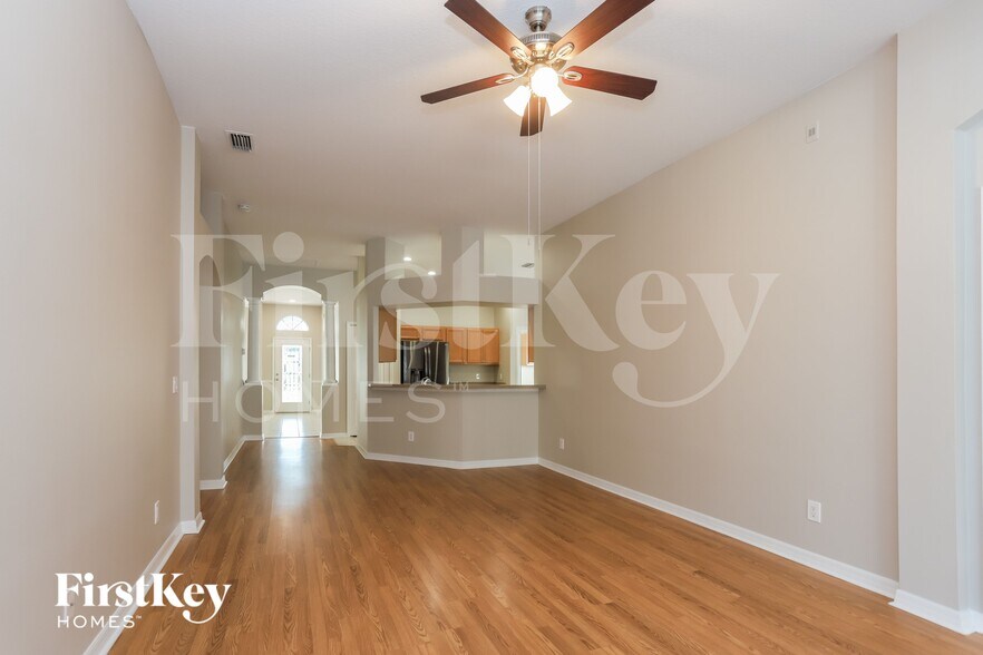 Building Photo - 9836 Laurel Ledge Dr