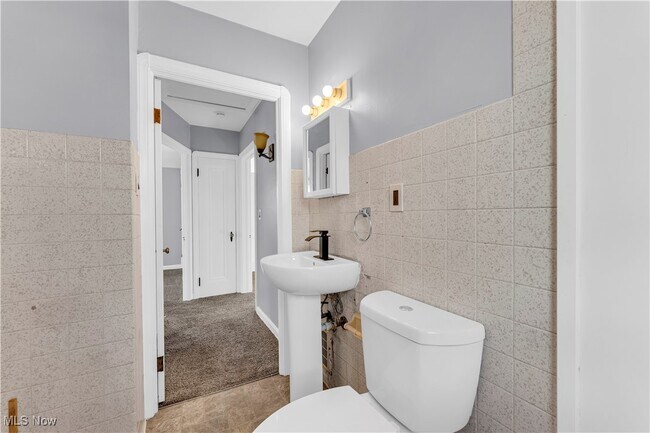 Building Photo - 6151 Wareham Dr