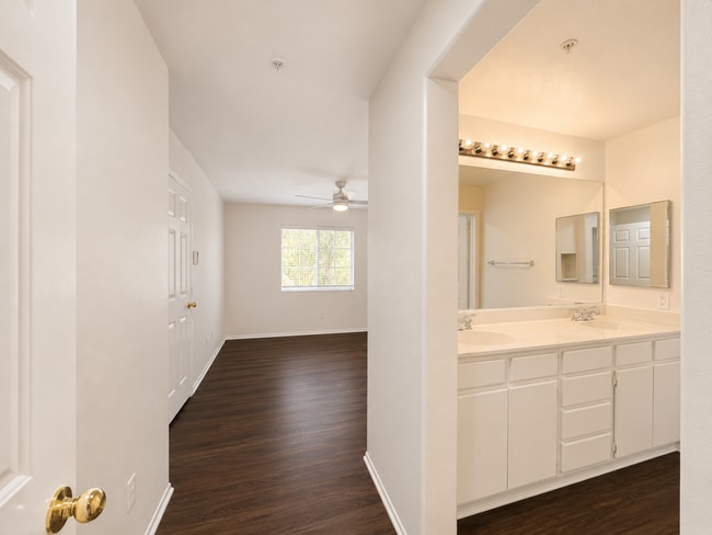 Building Photo - Newly Updated 3 Bedroom Condo in Gated Community in Murrieta