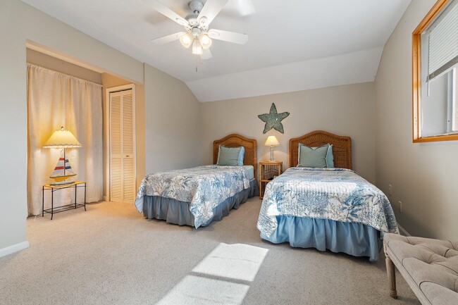 Building Photo - 353 S US Hwy 1