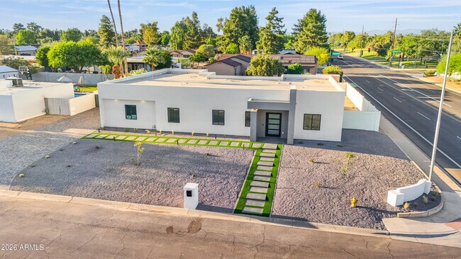Building Photo - 5540 E Dahlia Dr