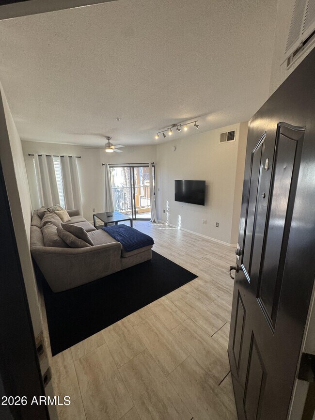 Building Photo - 5302 E Van Buren St