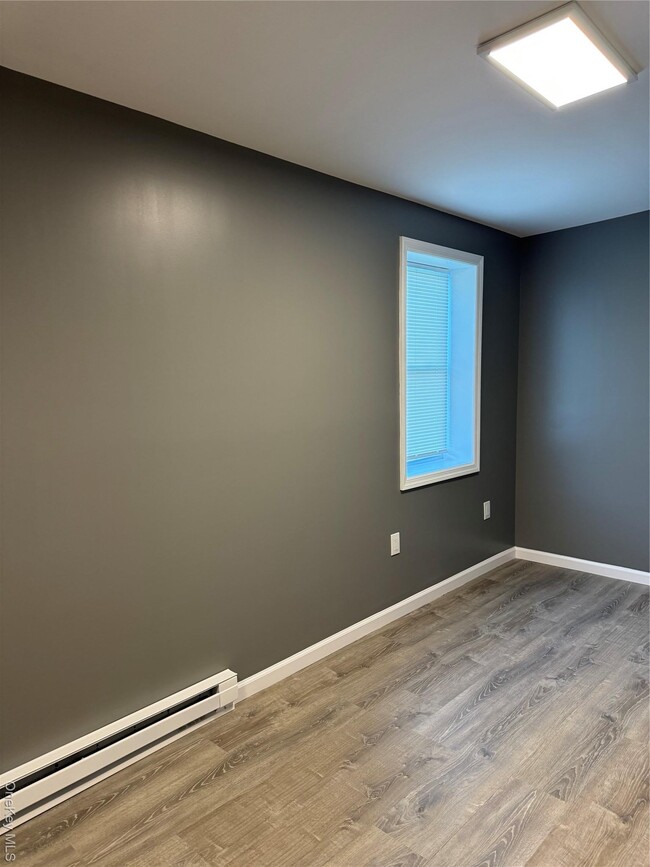 Building Photo - 21 Collegeview Ave