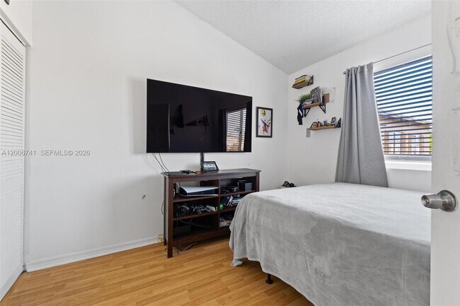 Building Photo - 6235 SW Kendale Lakes Cir