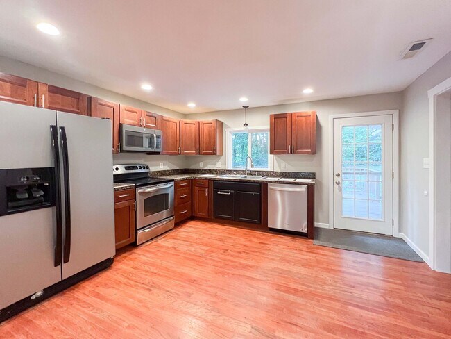 Building Photo - 5/3 updated Mid-Century Modern with original hardwoods