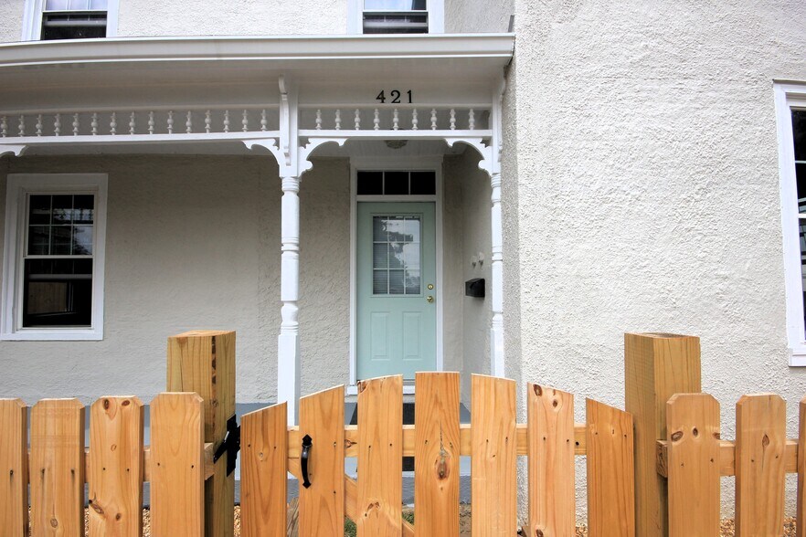 Building Photo - 421 9th St NW