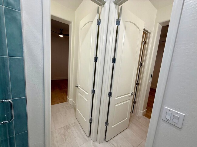 Building Photo - 1708 W Oberlin Way