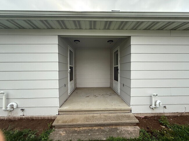 Building Photo - 207-211 Maple Street