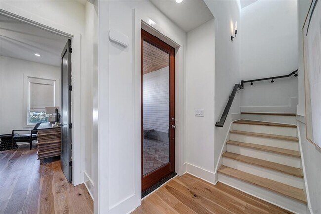 Building Photo - 11173 Serenbe Ln