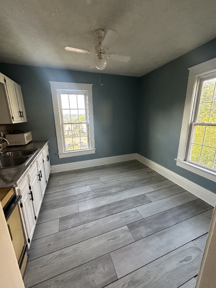 Building Photo - 102 W Chartes St