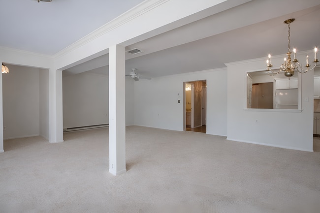 Building Photo - 24 Danbury Ct