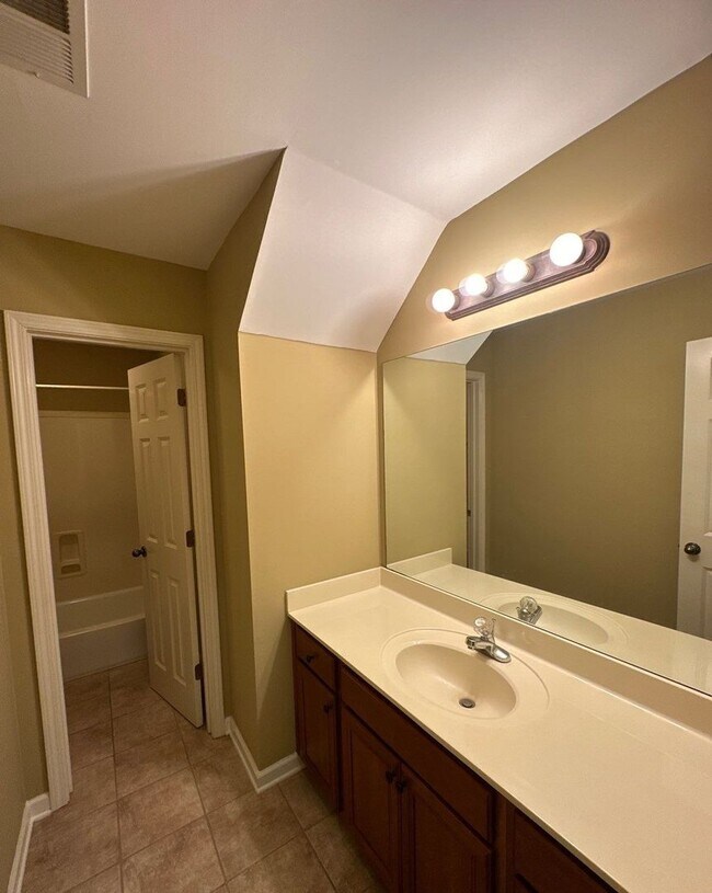 Building Photo - 10135 Ridgewood Oak Dr