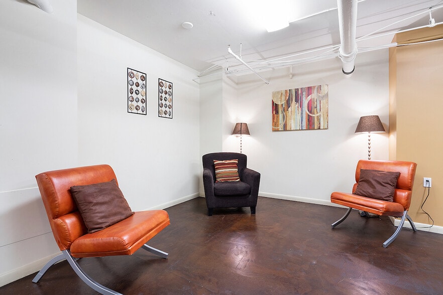 Building Photo - 10 Huron Ave