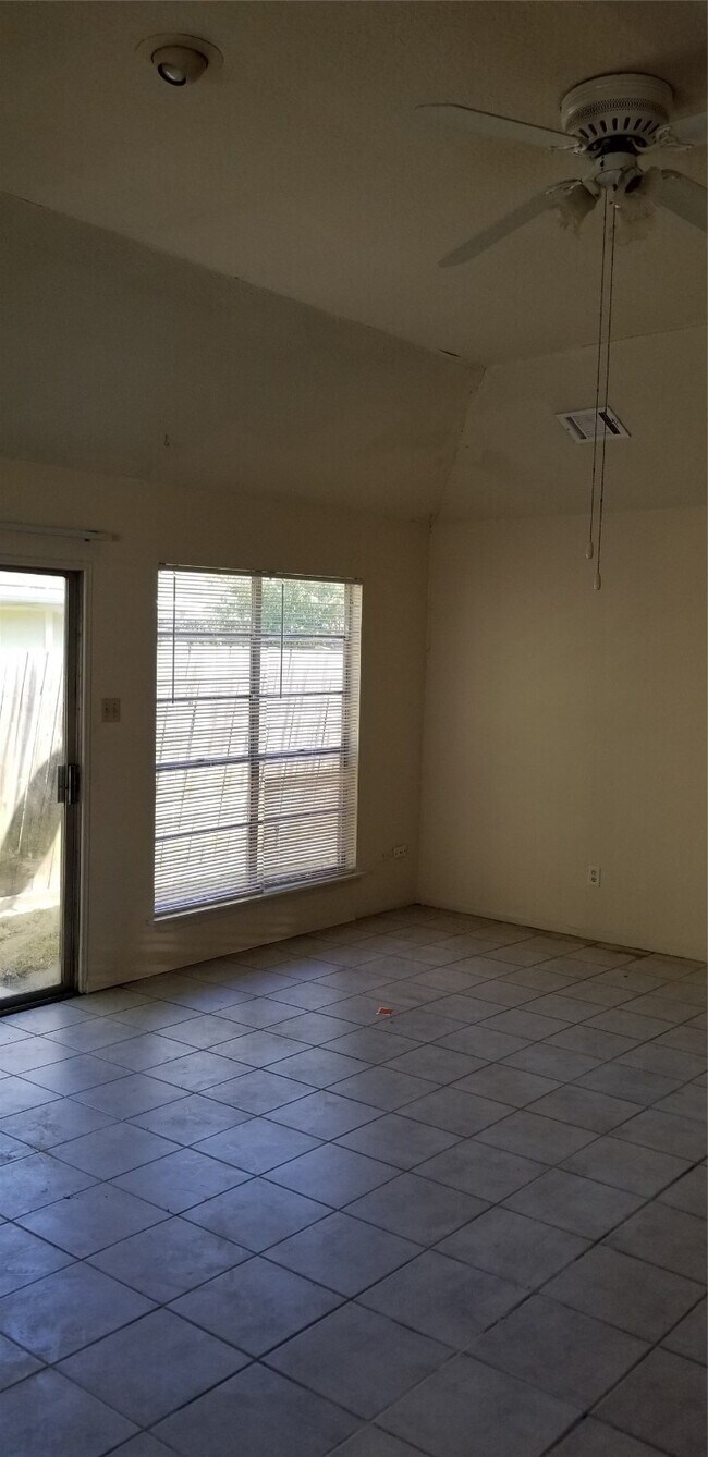 Building Photo - 10822 Lynbrook Dr