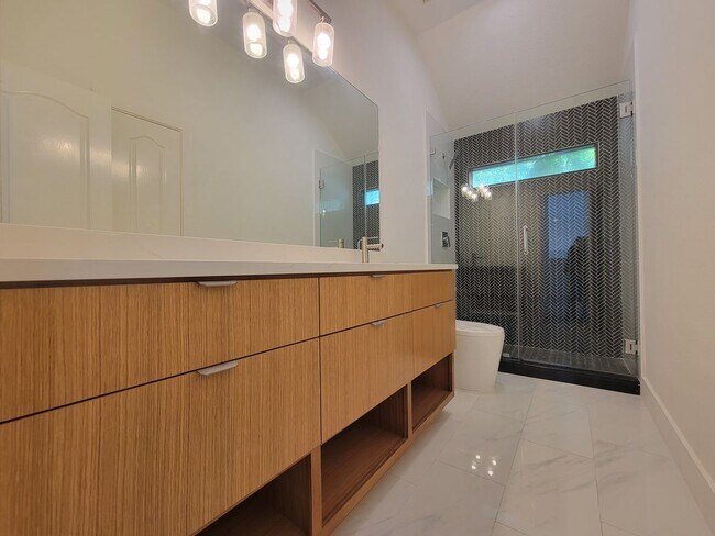 Building Photo - 405 Darkwoods Dr