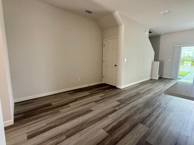 Building Photo - 12938 SW Forli Wy