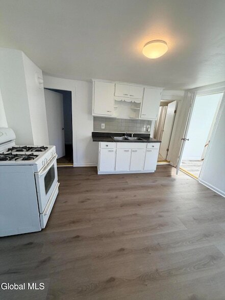 Building Photo - 200 Mohawk St