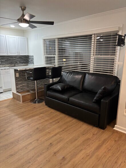 Building Photo - 589 Bramhall Ave