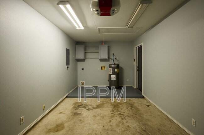 Building Photo - 101 S Taos Blvd