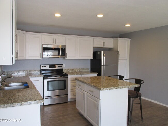 Building Photo - 1440 N Idaho Rd