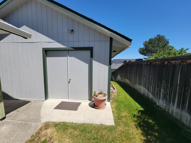 Building Photo - Prime Kennewick Location – 4 Bed, 2 Bath N...