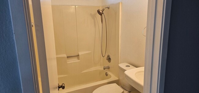 Building Photo - 4744 Westridge Dr