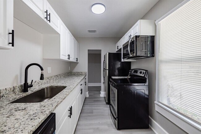 Building Photo - 1401 12th St S