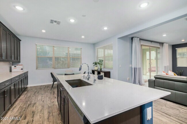 Building Photo - 1171 E Armstrong Wy