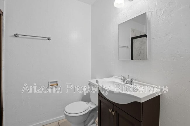 Building Photo - 2110 S Granada Dr
