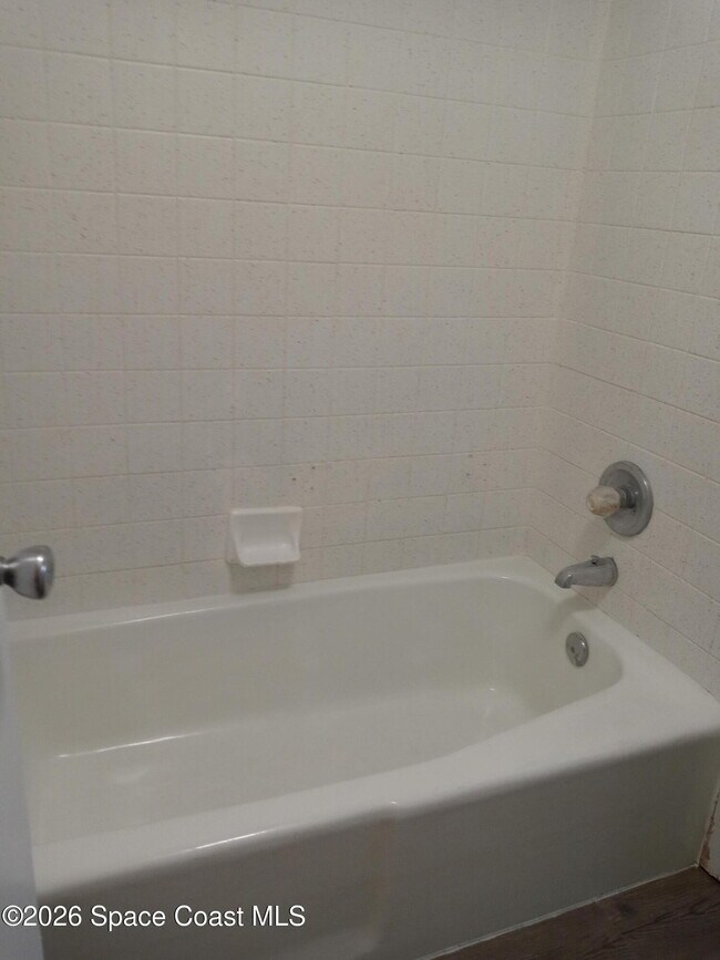 Building Photo - 520 Palm Springs Blvd