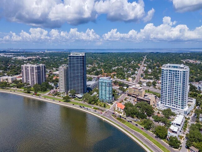 Building Photo - 2900 W Bay to Bay Blvd