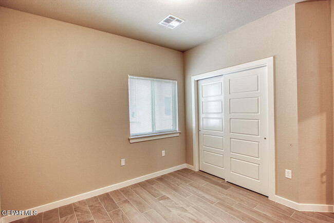 Building Photo - 14929 Tierra Crystal Ave