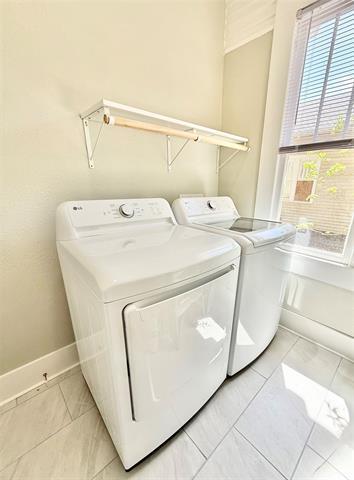 Building Photo - 1201 E Lamar St