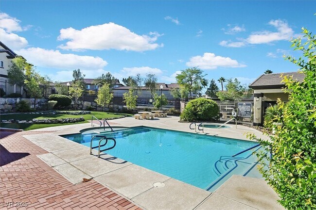 Building Photo - 2291 W Horizon Ridge Pkwy