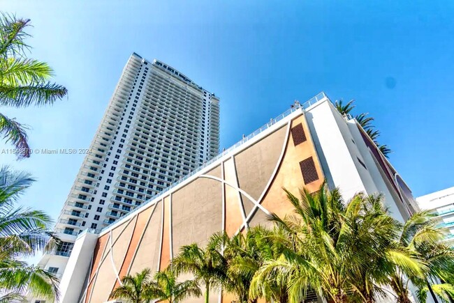 Building Photo - 4010 S Ocean Dr