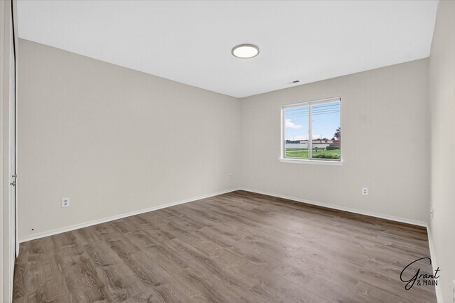 Building Photo - $1295 2 bedroom ground floor condo