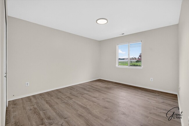 Building Photo - $1395 2 bedroom ground floor condo