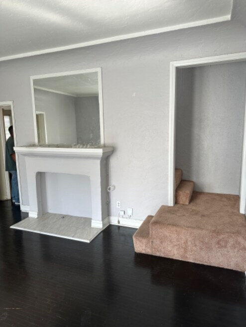 Building Photo - 3221 W 43rd Pl
